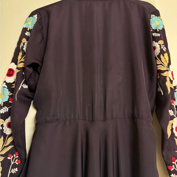 Embroidered abaya with belt - Picture 6 of 6